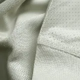 Remera deportiva Topper color verde claro con logo negro estampado en el pecho.