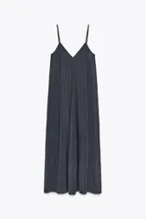 Vestido midi azul marino de tirantes finos y escote en V.
