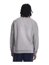 Buzo Under Armour Rival Fleece Crew gris con logo blanco en el pecho.