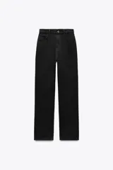 Pantalón de jean negro de tiro alto, corte slim y largo hasta el tobillo.