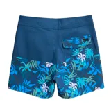 Boardshort de hombre, color azul marino, con diseño de bloques de color. La parte superior es lisa y la inferior presenta un estampado tropical de hojas y flores en tonos verde azulado y rosado pálido. Posee cordón de ajuste en la cintura.