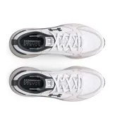 Championes Under Armour Charged Edge blancos con detalles en negro, capellada de malla transpirable con superposiciones de cuero y material sintético, entresuela Charged Cushioning de espuma moldeada por compresión y plantilla Ortholite de doble capa.