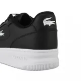 Zapatillas urbanas Lacoste modelo L001 Set 224 2 SMA, color negro con logo del cocodrilo bordado en blanco en el lateral y suela blanca.