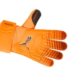 Guantes de arquero Puma Ultra Play Rc, color naranja y negro, con palma de látex y cierre de velcro ajustable en la muñeca.