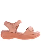 Sandalias Azaleia color piel con plataforma y ajuste con velcro.