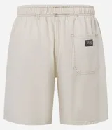 Bermuda de jean celeste con cintura elástica y cordón de ajuste, bolsillos laterales y traseros.