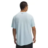 Remera Under Armour de entrenamiento, modelo Tiger Tech 2.0, color celeste con logo en el cuello.