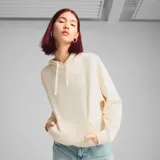 Buzo hoodie color crema de Puma, con logo pequeño en el pecho y bolsillo tipo canguro.
