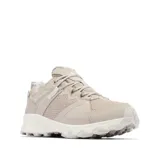 Zapatilla de senderismo Columbia Peakfreak Hera, color beige claro (Soft Taupe), con detalles en gamuza y malla transpirable. Presenta entresuela gruesa blanca con suela exterior dentada para tracción y tecnología impermeable OutDry™.
