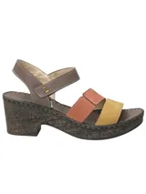 Sandalias de cuero con plataforma y taco de 6 cm. Tiras de cuero color marrón, naranja y amarillo.