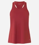 Musculosa deportiva roja de microfibra con perforaciones y espalda estilo nadador.