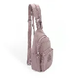 Mochila bandolera negra de Panama Jack, con correa ajustable y cierre de cremallera.