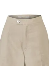 Pantalón de lino orgánico y viscosa color beige, de tiro alto, corte clásico y aberturas en el ruedo.