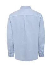 Camisa de lino color verde oliva, con cuello camisero, teñida en prenda. Tiene un bolsillo en el pecho con bordado al tono. De manga larga y calce regular.