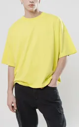 Remera amarilla de manga corta con calce boxy fit, confeccionada en tejido jersey 24/1 americano.