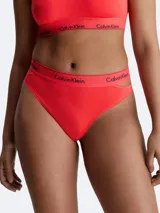 Bombacha roja de algodón modal elástico con cintura alta, corte cavado y aberturas laterales. Cintura elástica con logo Calvin Klein.