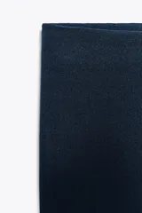 Pantalón de punto azul marino, de tiro alto, corte ajustado y bota acampanada.