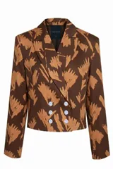 Blazer marrón con estampado abstracto color arena, de corte cropped y doble botonadura.