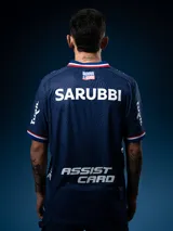Camiseta de fútbol Umbro del Club Nacional de Football, modelo Away 2025. Diseño azul con detalles en blanco y rojo en cuello y mangas. Incluye logo de Umbro, escudo del club y sponsor Antel en el frente.