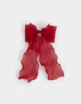 Hebilla francesa con moño plisado de organza y cinta larga color rojo.