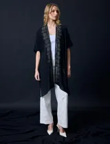 Kimono negro de gasa con apliques de brillos, marca Jessica Mc Clintock.