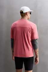 Camiseta marrón de algodón, corte relaxed fit, cuello redondo y manga corta.