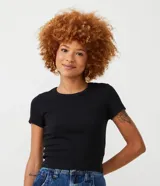 Blusa verde oscuro de algodón acanalado, corte ajustado y cuello redondo.