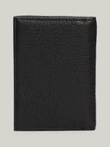 Billetera plegable Tommy Hilfiger de cuero granulado color negro, con múltiples ranuras interiores para tarjetas, compartimento para billetes, cinta distintiva en el interior y logo en la parte delantera.