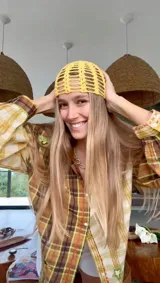 Camisa a cuadros en tonos tierra con apliques.