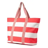 Bolso tote grande de poliéster con diseño de rayas horizontales rojas y blancas. Tiene cierre superior, asas fijas con diseño de rayas verticales rojas y blancas, bolsillo interno con cierre y dos bolsillos abiertos.