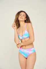 Bombacha culotte estampada con flores y paisley en blanco y negro, totalmente forrada.