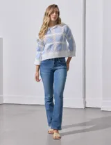 Buzo calado de acrílico, marca Sioni, color celeste y blanco, con cuello a la base y mangas tres cuartos.
