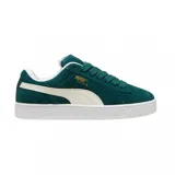 Championes Puma Suede XL color verde oscuro con detalles en blanco y dorado.
