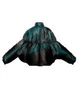Campera bomber negra de tafeta capitoneada tornasol con cuello alto y bolsillos cargo. Tiene cierre frontal y corte holgado.