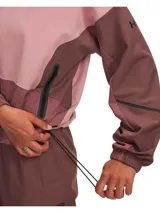 Campera deportiva color rosa con bloques de color marrón, cierre frontal con cremallera, cuello alto y puños elásticos.