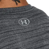 Remera Under Armour Tech Twist de mujer, color rosa jaspeado, de corte entallado, con mangas cortas y cuello en V.