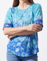 Blusa de modal estampado marca Ruby Rd, con mangas cortas terminadas en crochet.