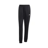 Conjunto deportivo Adidas Essentials Feel negro, compuesto por campera con cierre frontal, cuello alto y pantalón con cintura elástica y cordón ajustable. Ambos con bolsillos frontales y puños acanalados.