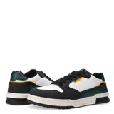 Championes acordonados color beige con detalles en negro, blanco y verde.