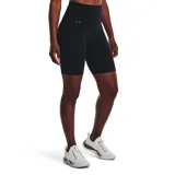 Calza corta de lycra negra, tiro alto y calce ajustado.