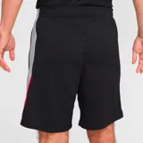 Short de fútbol Nike Strike para hombre, color negro con detalles en rosa y celeste.
