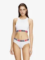 Conjunto de ropa interior Diesel color blanco, compuesto por un top deportivo y una bombacha clásica. Ambos con banda elástica con logo Diesel en rojo y negro.