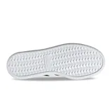 Championes Adidas Barreda M, color negro con las tres tiras laterales en blanco y suela blanca.
