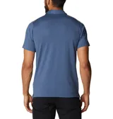 Polo de hombre Columbia Tech Trail, color blanco, de manga corta, con logo bordado en el pecho. Confeccionada en tejido hidroabsorbente Omni-Wick™ con elastano.