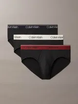 Pack de tres slips negros de algodón con cinturilla elástica con logo Calvin Klein en blanco, negro y rojo.