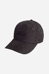 Gorro negro de nylon con visera y logo estampado en relieve.