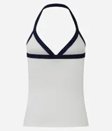 Top de tejido rib blanco, ajustado al cuerpo, con escote profundo y cuello halter. Presenta un ribete contrastante azul marino en el escote y a lo largo del cierre frontal de botones.