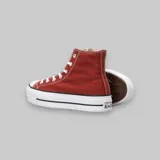 Zapatillas Converse Chuck Taylor All Star Lift de caña alta, color bordó con plataforma blanca.