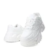 Zapatillas deportivas color beige con plataforma gruesa y acordonadas.