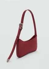 Bolso marrón con textura y estampado floral, con asa de hombro ajustable y cierre de imán.